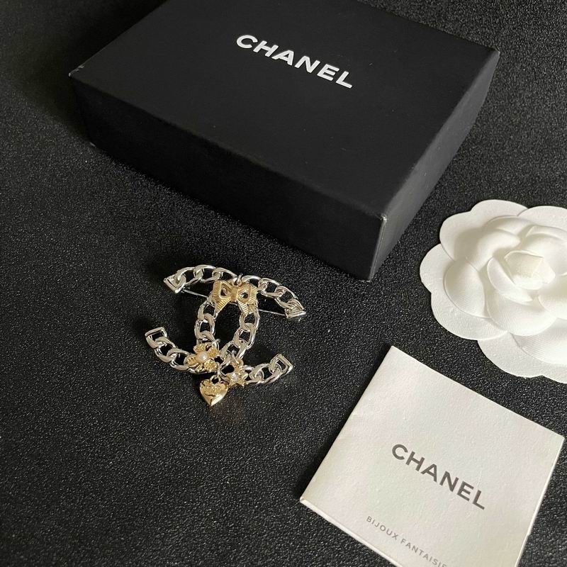 Chanel Brooch 04yxs77